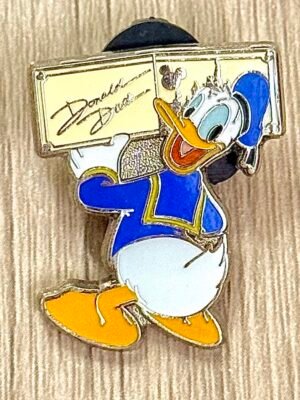 HM Donald Autograph