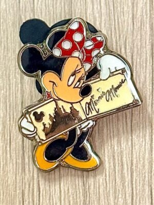 HM Minnie Autograph