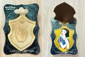 Snow White Crest